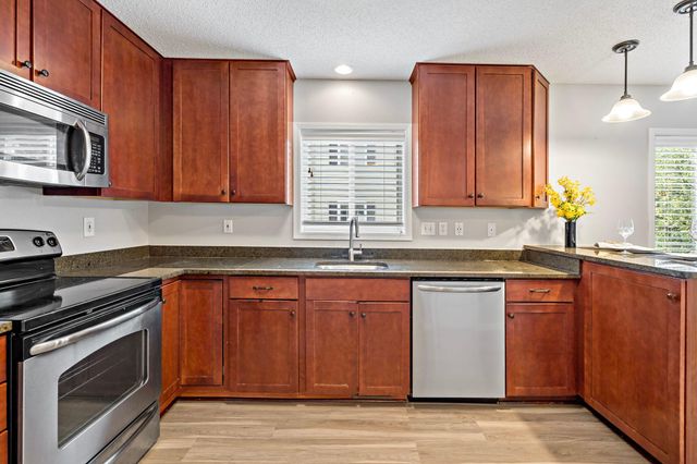 6453 Regency Lane, Eden Prairie, MN 55344