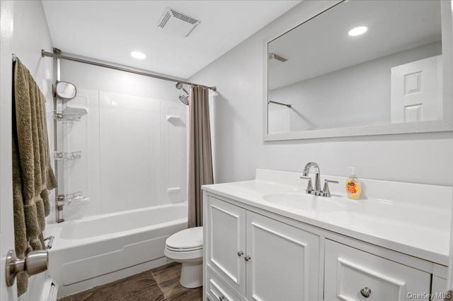 570 Conklin Street, Farmingdale, NY 11735