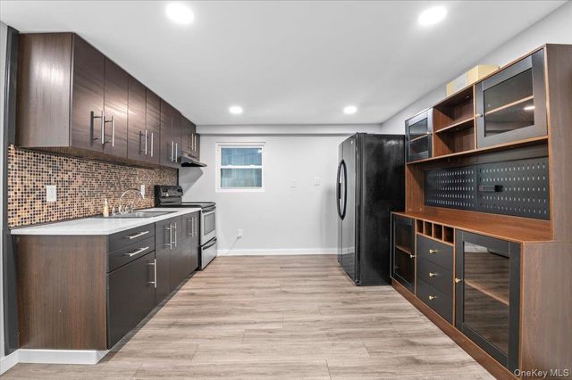 570 Conklin Street, Farmingdale, NY 11735