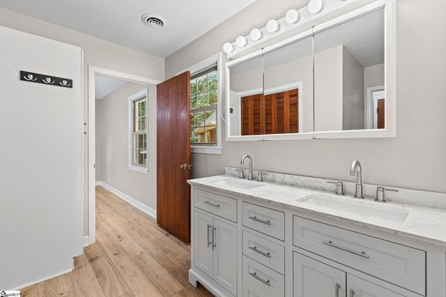 1 Bellamy Court, Taylors, SC 29687