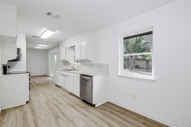 909 Kelley Drive, Everman, TX 76140