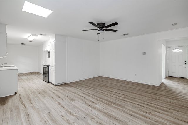 909 Kelley Drive, Everman, TX 76140
