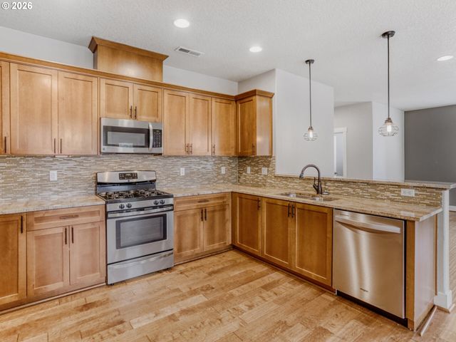 28623 GREENWAY Dr, Wilsonville, OR 97070