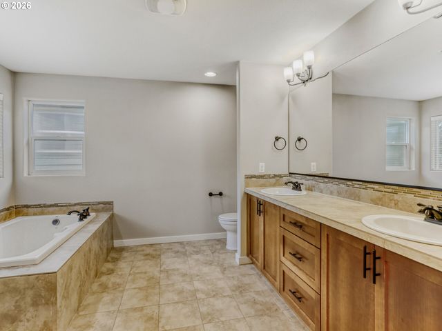 28623 GREENWAY Dr, Wilsonville, OR 97070