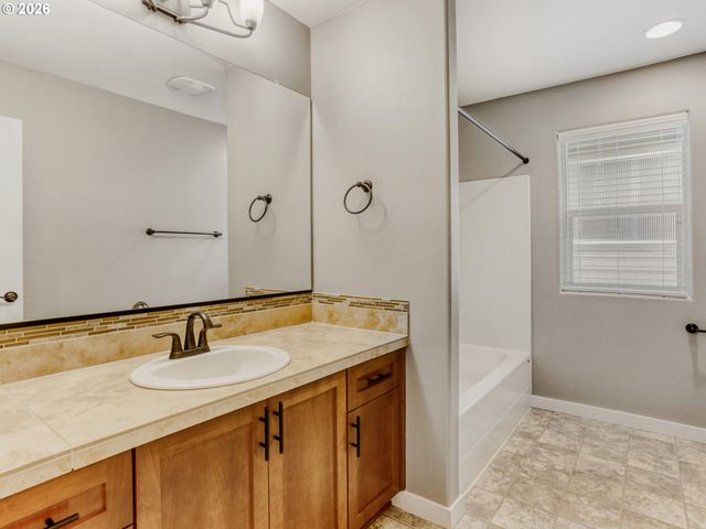 28623 GREENWAY Dr, Wilsonville, OR 97070