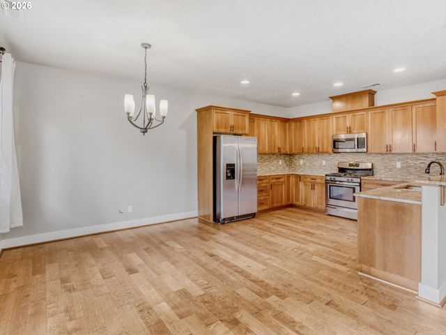 28623 GREENWAY Dr, Wilsonville, OR 97070