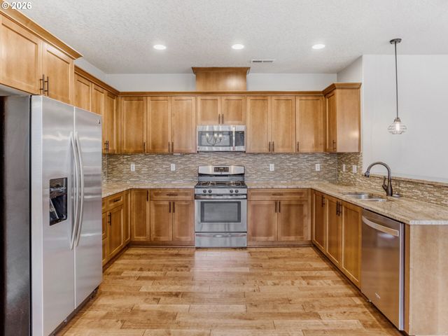 28623 GREENWAY Dr, Wilsonville, OR 97070