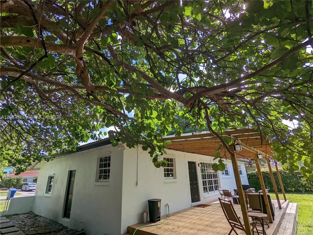 490 NW 90th Street ., El Portal, FL 33150