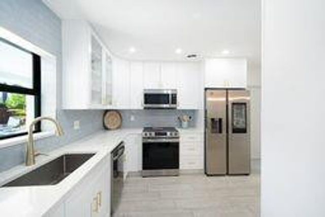 226 Corsair Avenue, Lauderdale-By-The-Sea, Fort Lauderdale, FL 33308