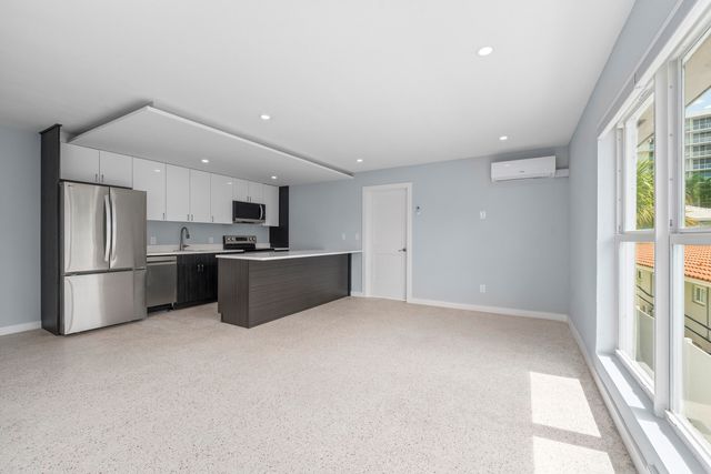 3220 NE 7th Place 3, Pompano Beach, FL 33062