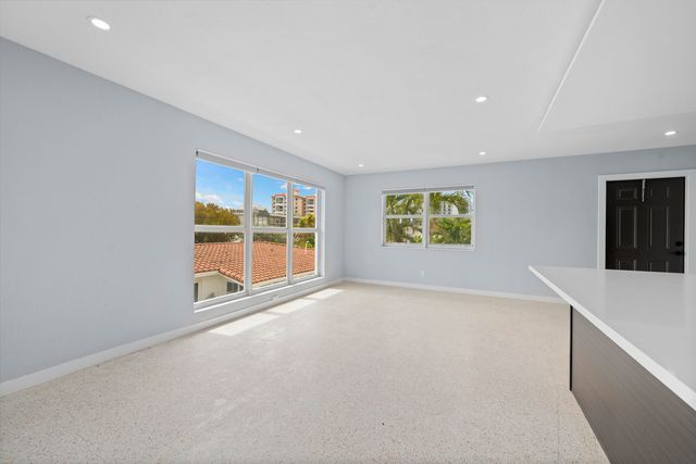 3220 NE 7th Place 3, Pompano Beach, FL 33062