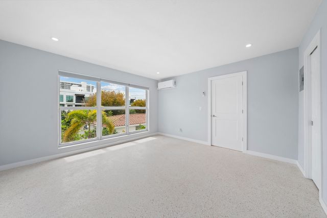 3220 NE 7th Place 3, Pompano Beach, FL 33062