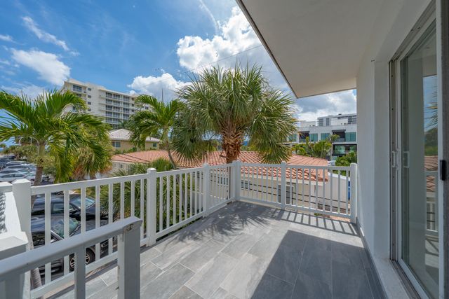 3220 NE 7th Place 3, Pompano Beach, FL 33062