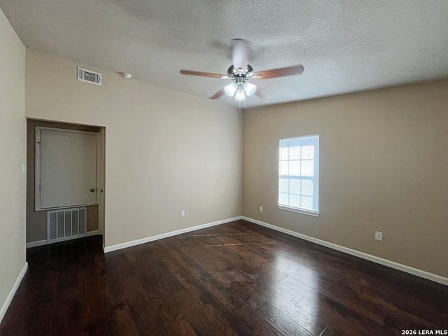 6147 Bright Valley Drive, San Antonio, TX 78242