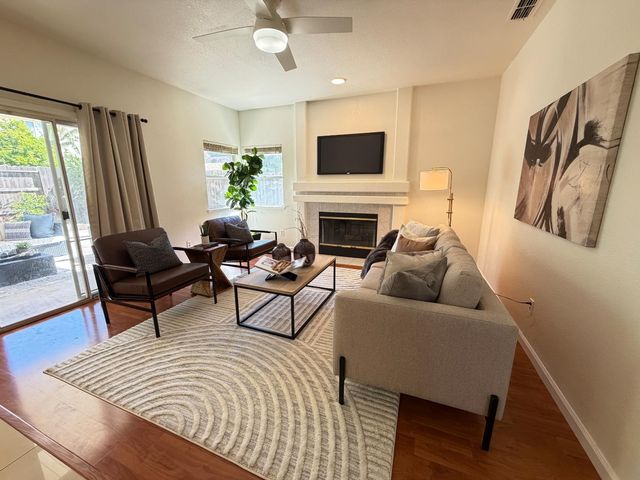 5931 Sternsburg Way, Sacramento, CA 95823