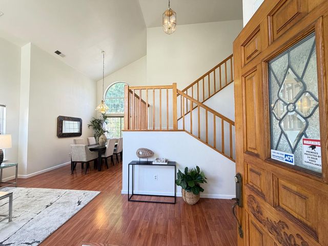 5931 Sternsburg Way, Sacramento, CA 95823