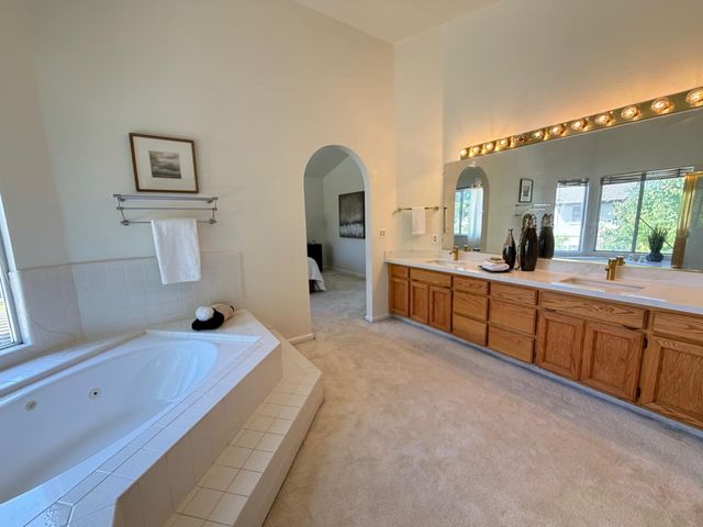 5931 Sternsburg Way, Sacramento, CA 95823