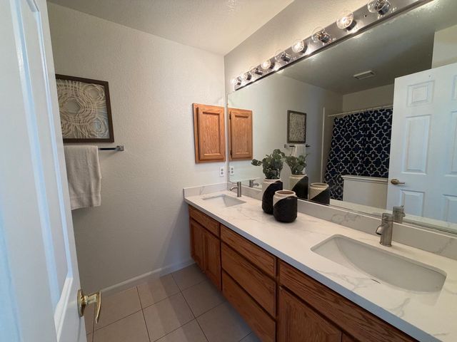 5931 Sternsburg Way, Sacramento, CA 95823