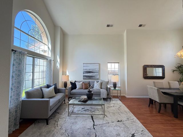 5931 Sternsburg Way, Sacramento, CA 95823