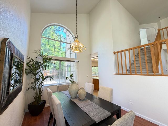 5931 Sternsburg Way, Sacramento, CA 95823