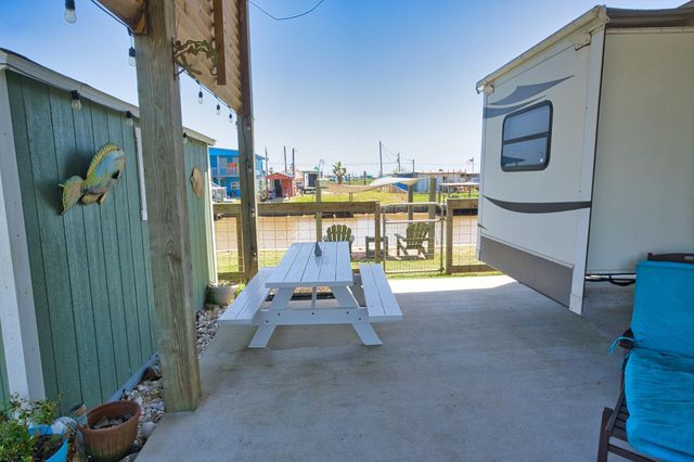 12003 Cr 202, Sargent, TX 77414