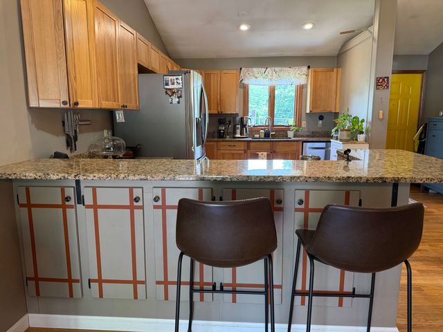 26 PHEASANT Lane, Manchester, NH 03109