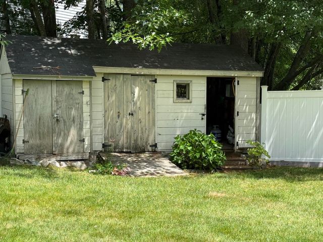 26 PHEASANT Lane, Manchester, NH 03109