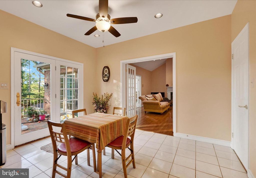 Image 16 of property listing at 11028 PLUMWOOD CIR, Hagerstown, MD 21742