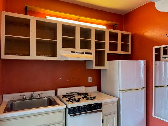 10 Jamaicaway 28, Boston, MA 02130