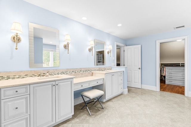 10 Crisileo Way, Canton, MA 02021