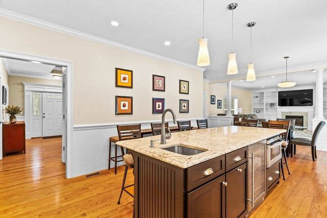 10 Crisileo Way, Canton, MA 02021