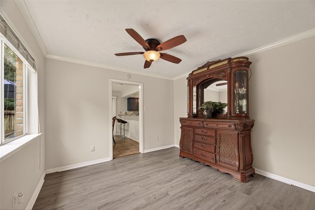 92 S Waxberry Road, The Woodlands, TX 77381