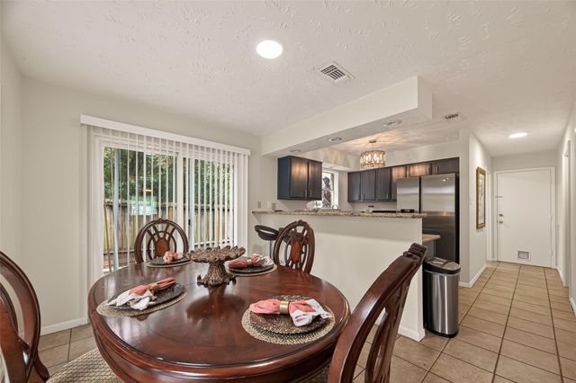 92 S Waxberry Road, The Woodlands, TX 77381