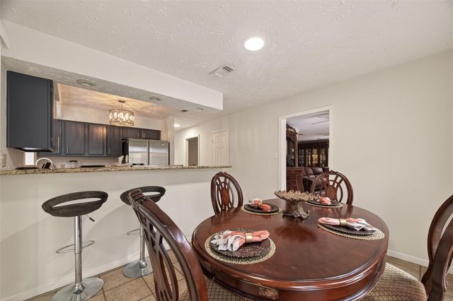 92 S Waxberry Road, The Woodlands, TX 77381