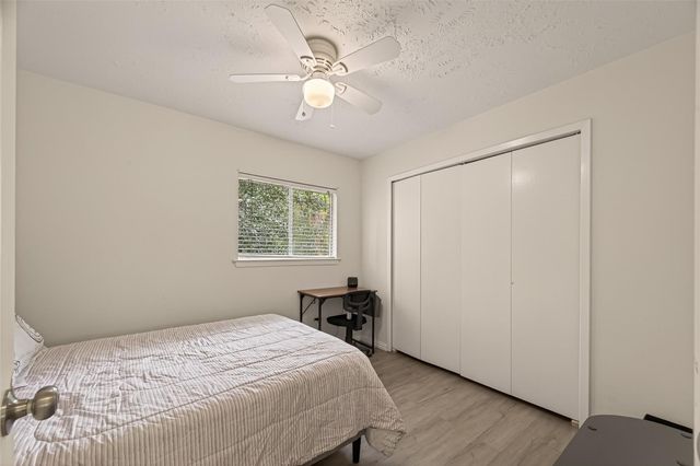 92 S Waxberry Road, The Woodlands, TX 77381