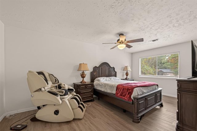 92 S Waxberry Road, The Woodlands, TX 77381