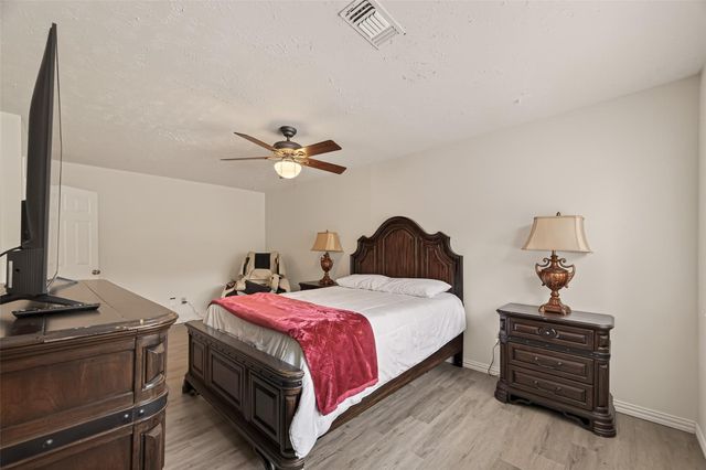 92 S Waxberry Road, The Woodlands, TX 77381