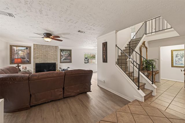 92 S Waxberry Road, The Woodlands, TX 77381