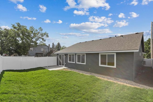 627 S Manifold Ln, Spokane Valley, WA 99016