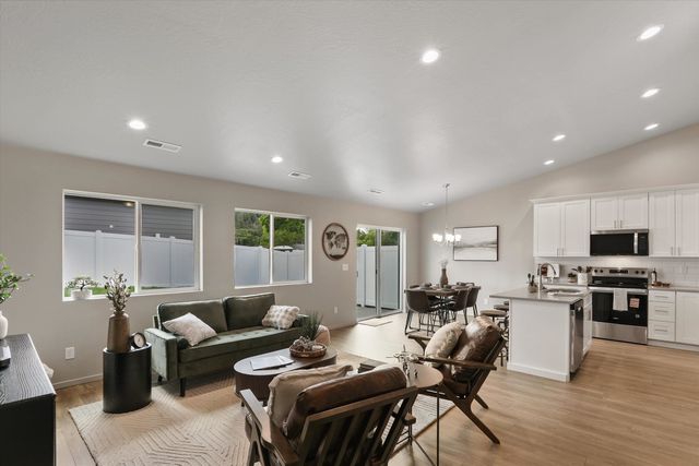 627 S Manifold Ln, Spokane Valley, WA 99016