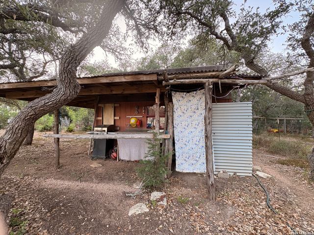 233 Rust Ranch Rd., Blanco, TX 78606
