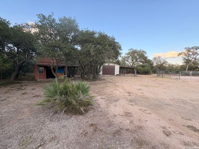 233 Rust Ranch Rd., Blanco, TX 78606
