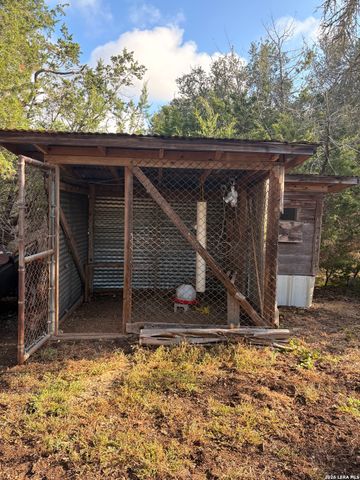 233 Rust Ranch Rd., Blanco, TX 78606