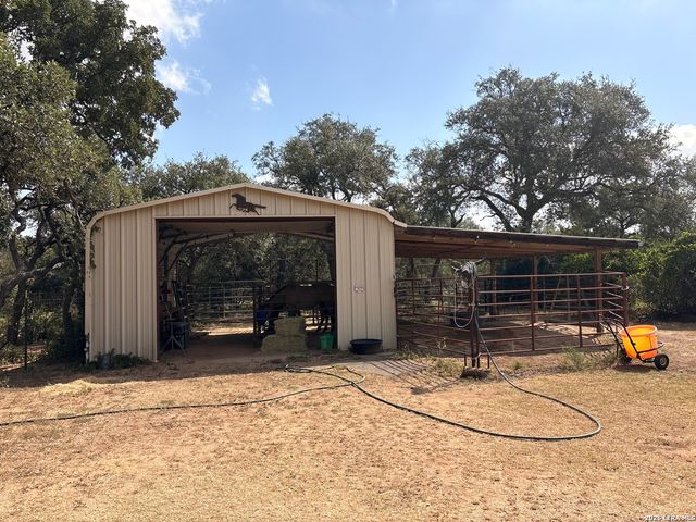 233 Rust Ranch Rd., Blanco, TX 78606