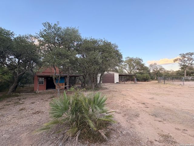 233 Rust Ranch Rd., Blanco, TX 78606