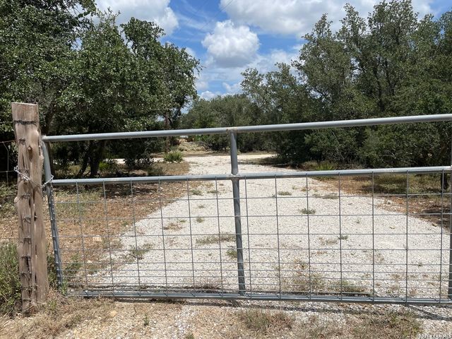 233 Rust Ranch Rd., Blanco, TX 78606