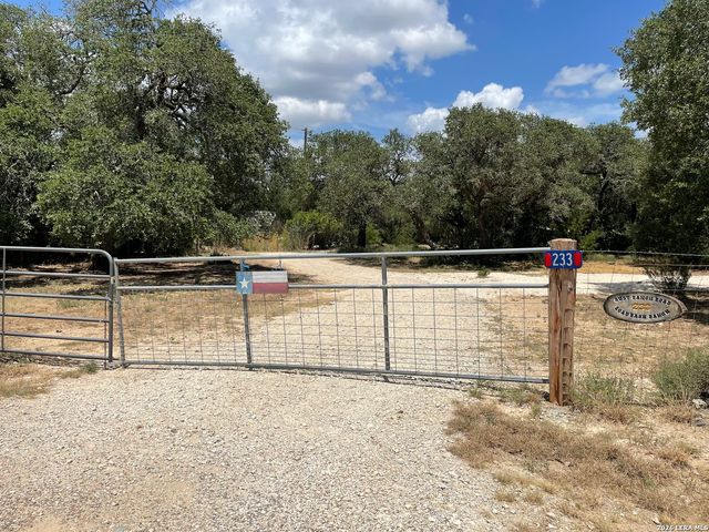 233 Rust Ranch Rd., Blanco, TX 78606
