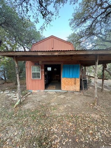 233 Rust Ranch Rd., Blanco, TX 78606