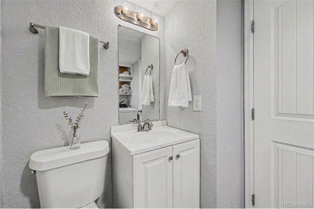 10490 W Jewell Avenue E, Lakewood, CO 80232