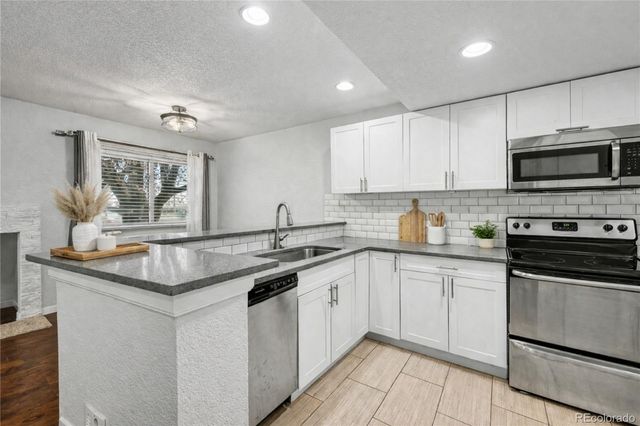 10490 W Jewell Avenue E, Lakewood, CO 80232